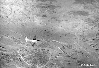 Flight Over Wei Hsien (Copyright: Felix Smith)